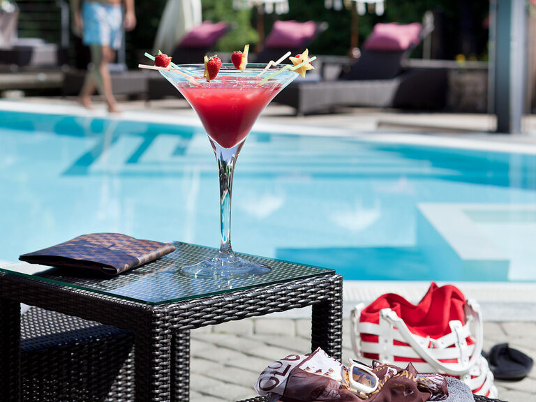 Schöne und Leckere Cocktails genießen auf der Terrasse der Hotelbar im Hotel Der Heidehof