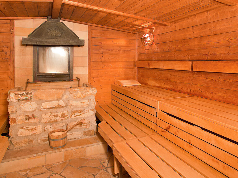 Traditionelle Finnische Sauna mit hoher Temperatur im SPA-Bereich des Hotel Der Heidehof
