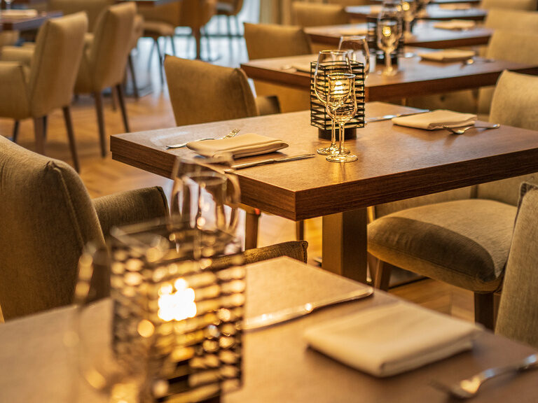 Restaurant mit Stilvoller Tisch Dekoration im Hotel Der Heidehof